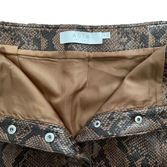 ASTR Women’s Faux Leather Skirt Snakeskin Brown Black Button Down Size Medium - Picture 3 of 5